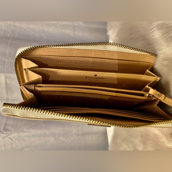 Kate Spade Large Wallet - Picture 3 of 4